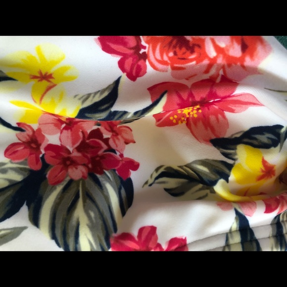 NWT bikini top - Picture 3 of 3